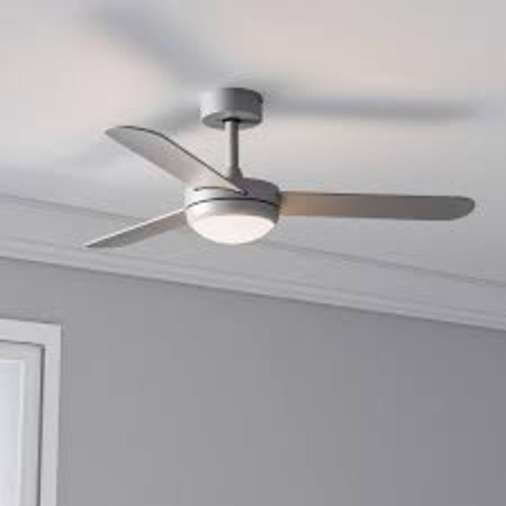 Silver 3 Blade Ceiling Fan with LED Lamp & Remote Control 42Inch. - ER48