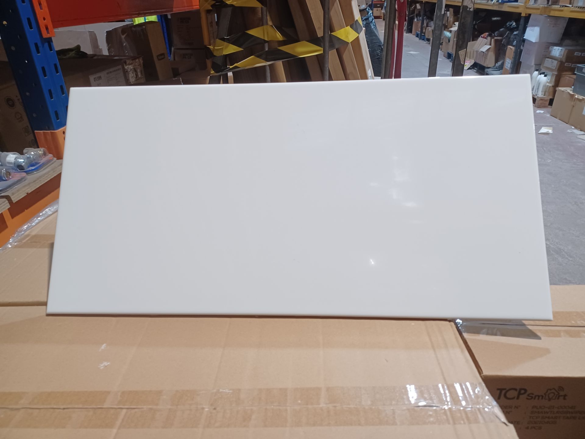 PALLET TO CONTAIN 40 x PACKS OF 600x300mm Johnsons White Ceramic White Gloss Wall Tiles (WKWH1A) 1m2
