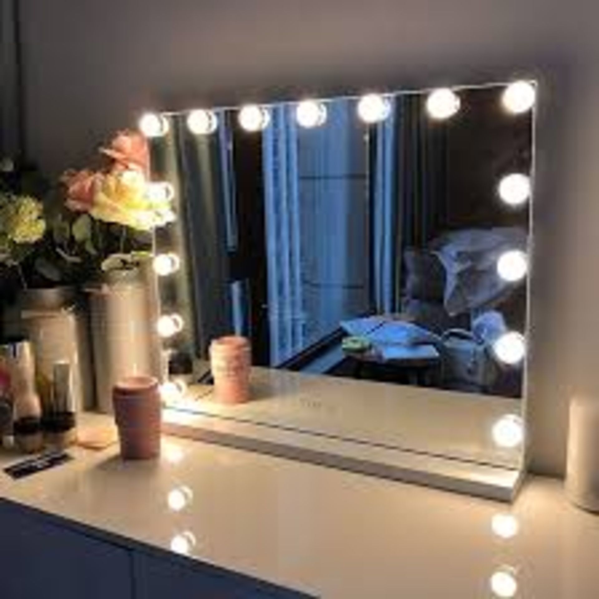 Hollywood Mirror Vanity Make Up Mirror with Lights LED Dressing. - S2.4.