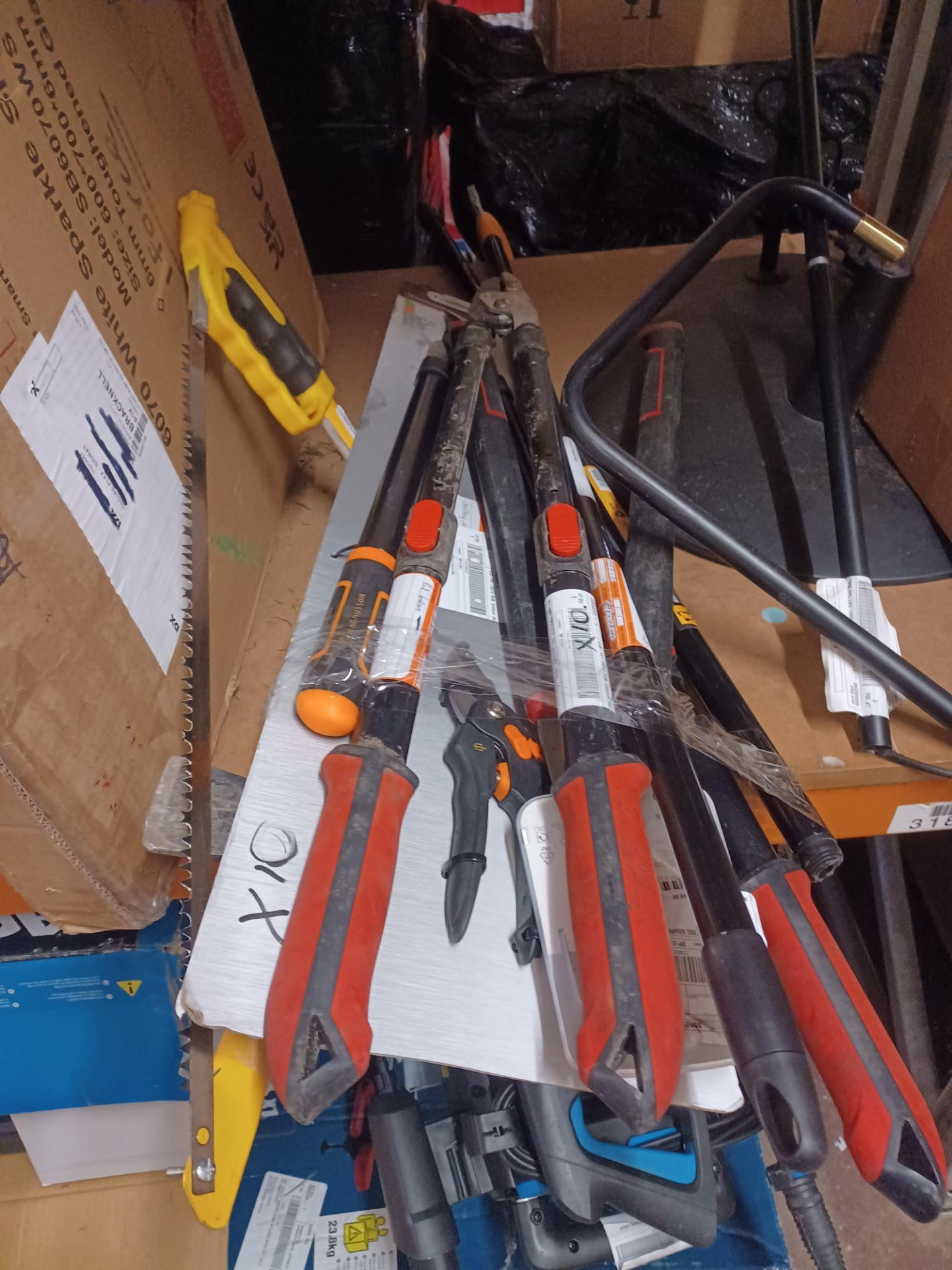 10 x Mixed lot; to include various type of Garden Shears, and Saws etc. - PW