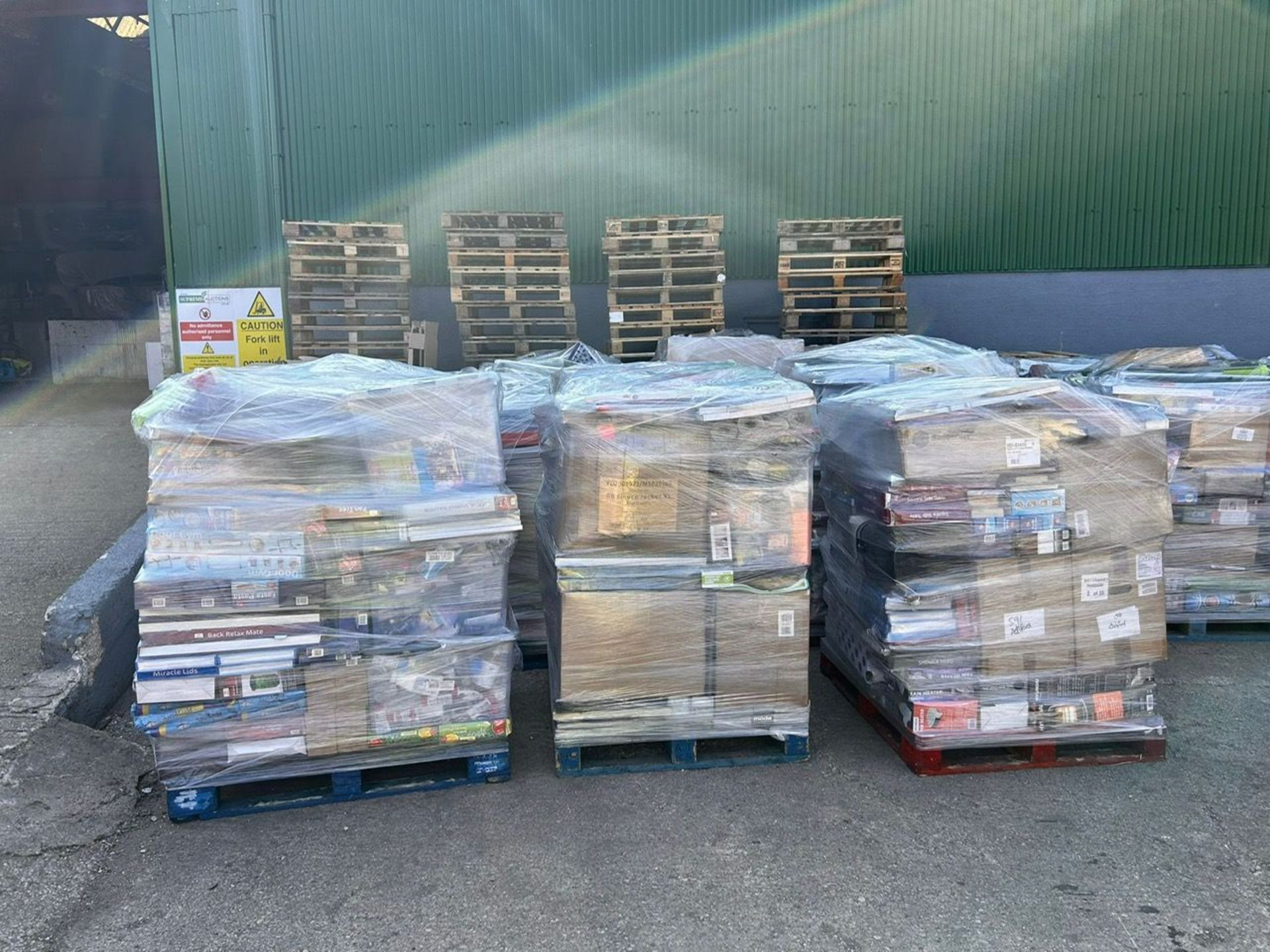 10 x Large Pallets of Unchecked Supermarket Stock. Huge variety of items which may include: tools, - Image 12 of 18