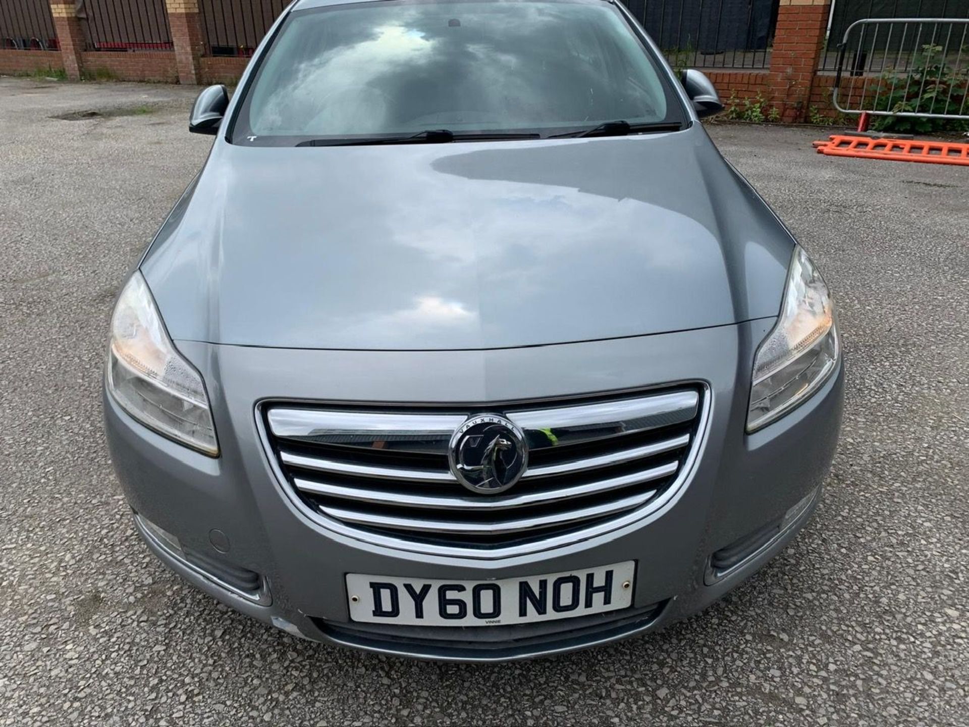 DY60 NOH VAUXHALL INSIGNIA Silver Diesel First Registration: 21.09.10 Mot: 23.01.25 Mileage: 122,856