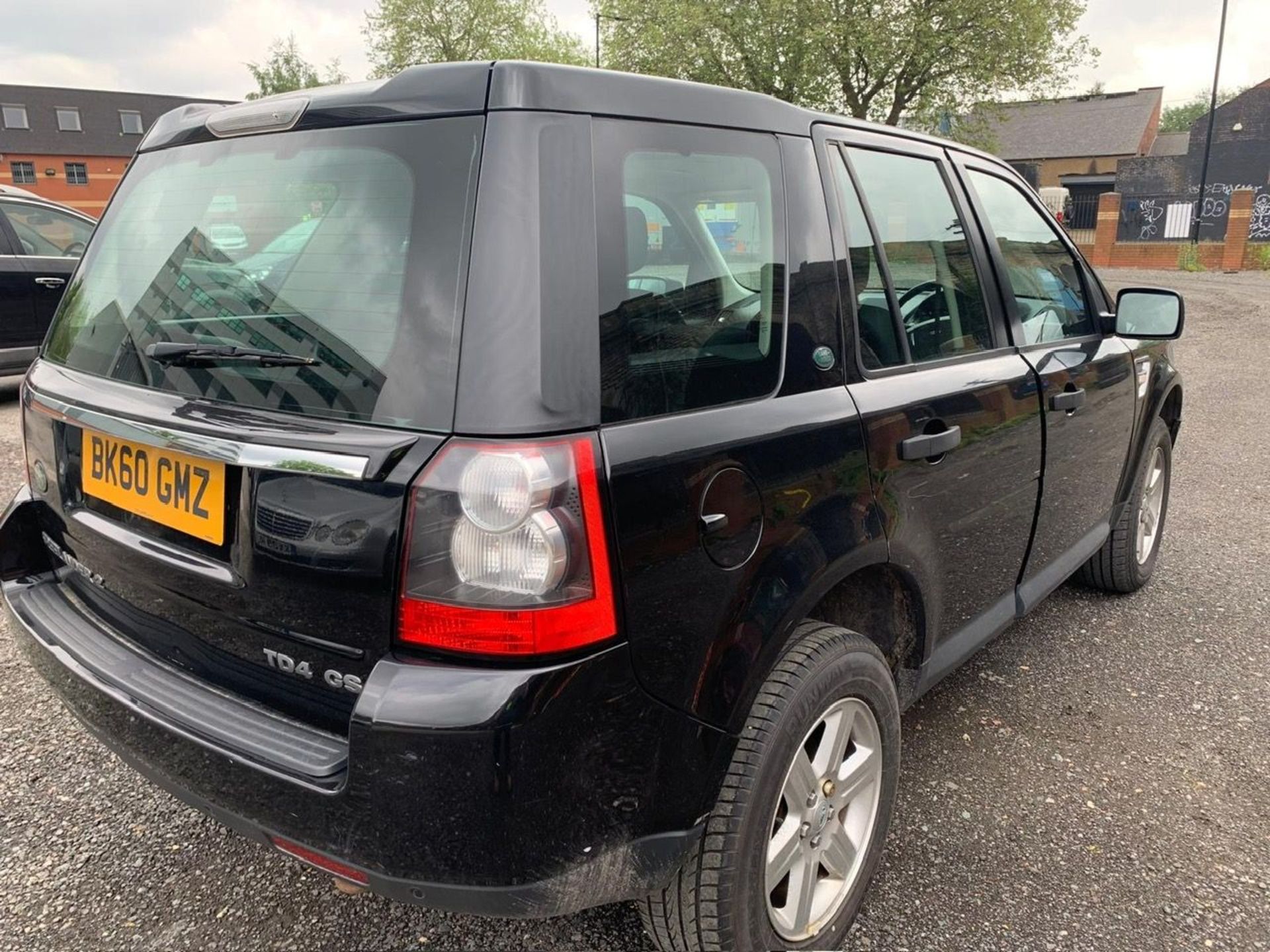 BK60 GMZ LAND ROVER FREELANDER Black Diesel First Registration : 24.09.10 Mot: 18.02.25 Mileage: - Image 6 of 11