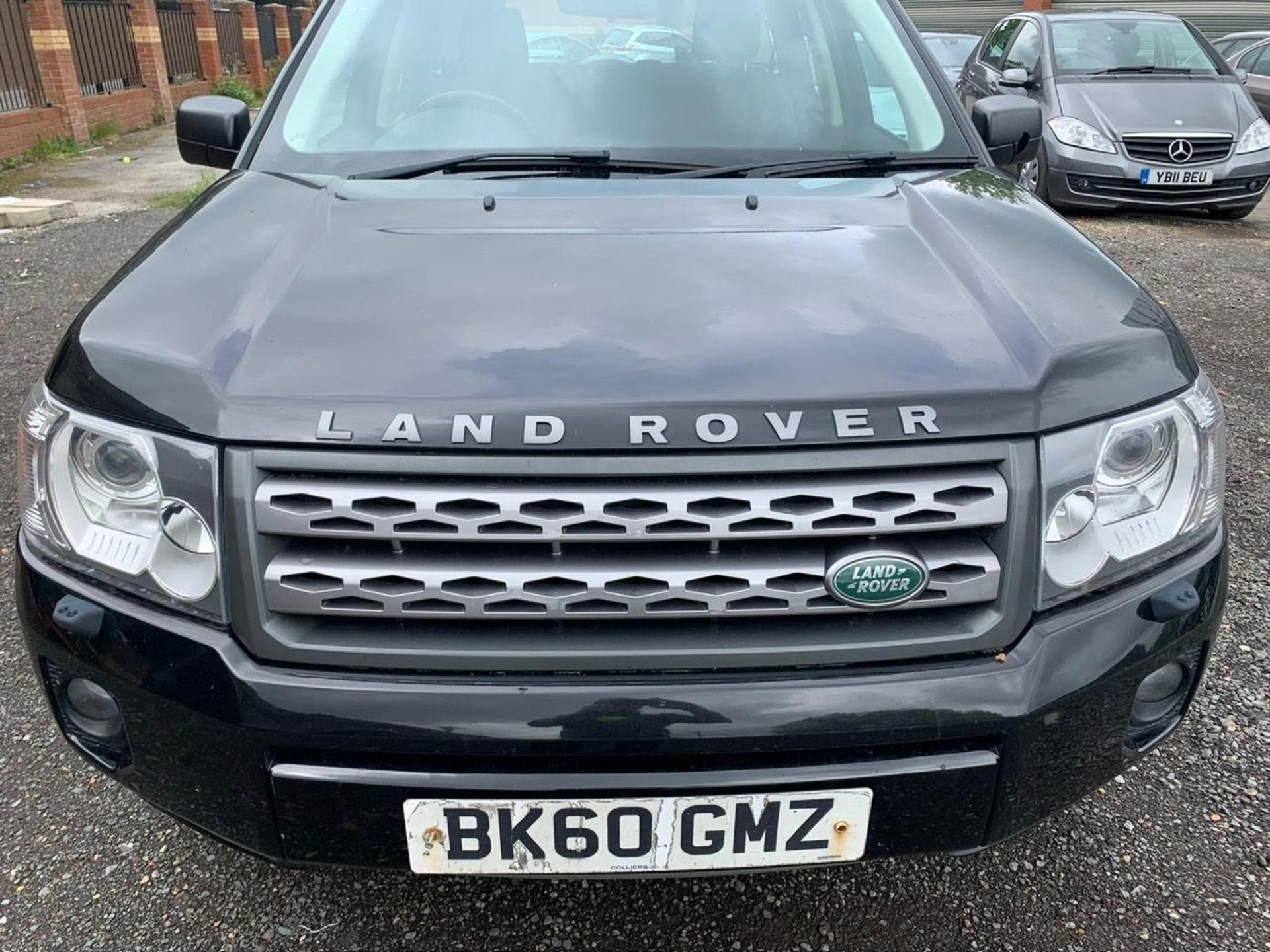 BK60 GMZ LAND ROVER FREELANDER Black Diesel First Registration : 24.09.10 Mot: 18.02.25 Mileage: - Image 2 of 11