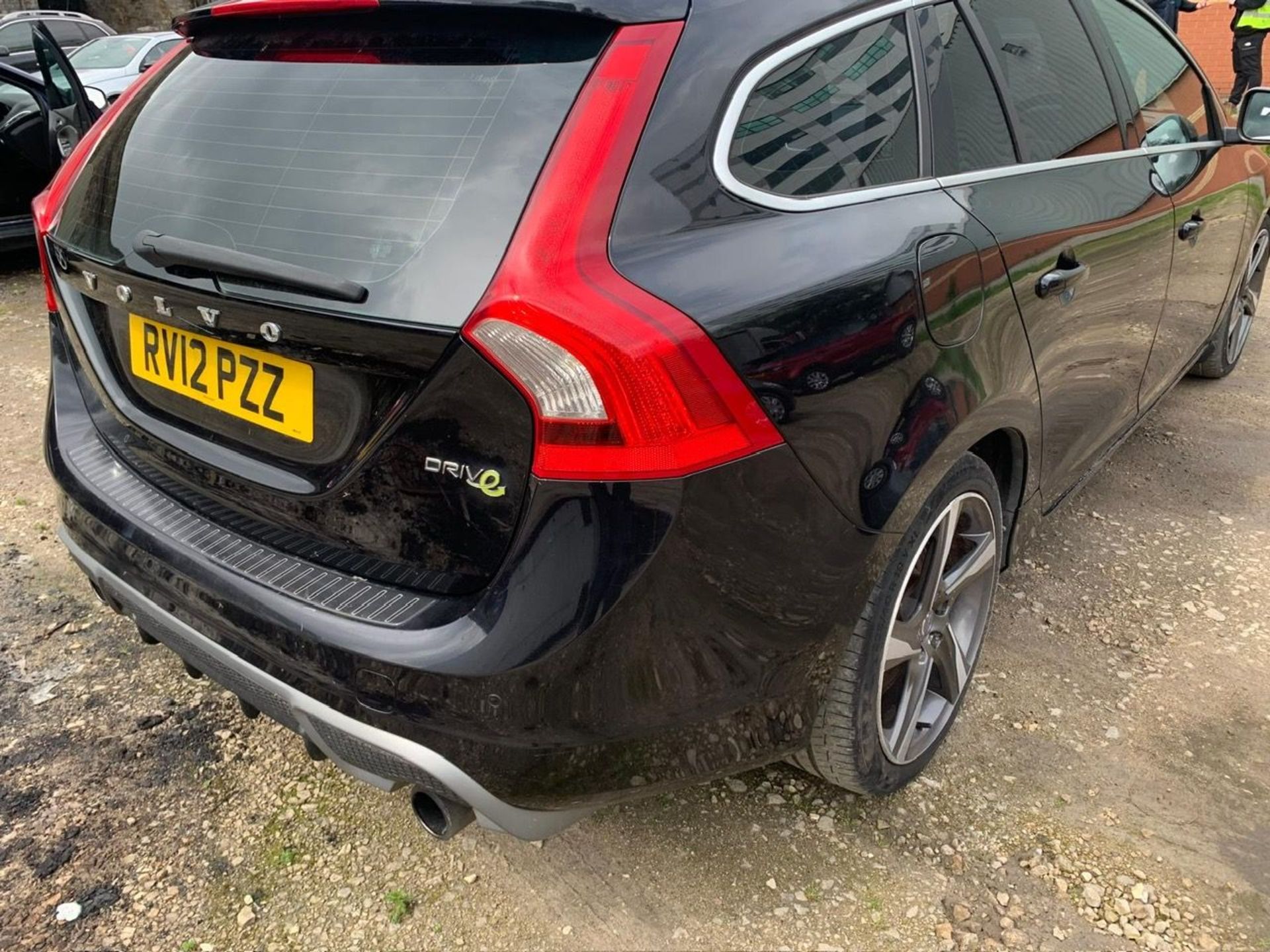 RV12 PZZ VOLVO V60 Black Diesel First Registration: 13.04.12 Mot: 09.10.24 Mileage: 166,337 2 X KEYS - Image 5 of 9