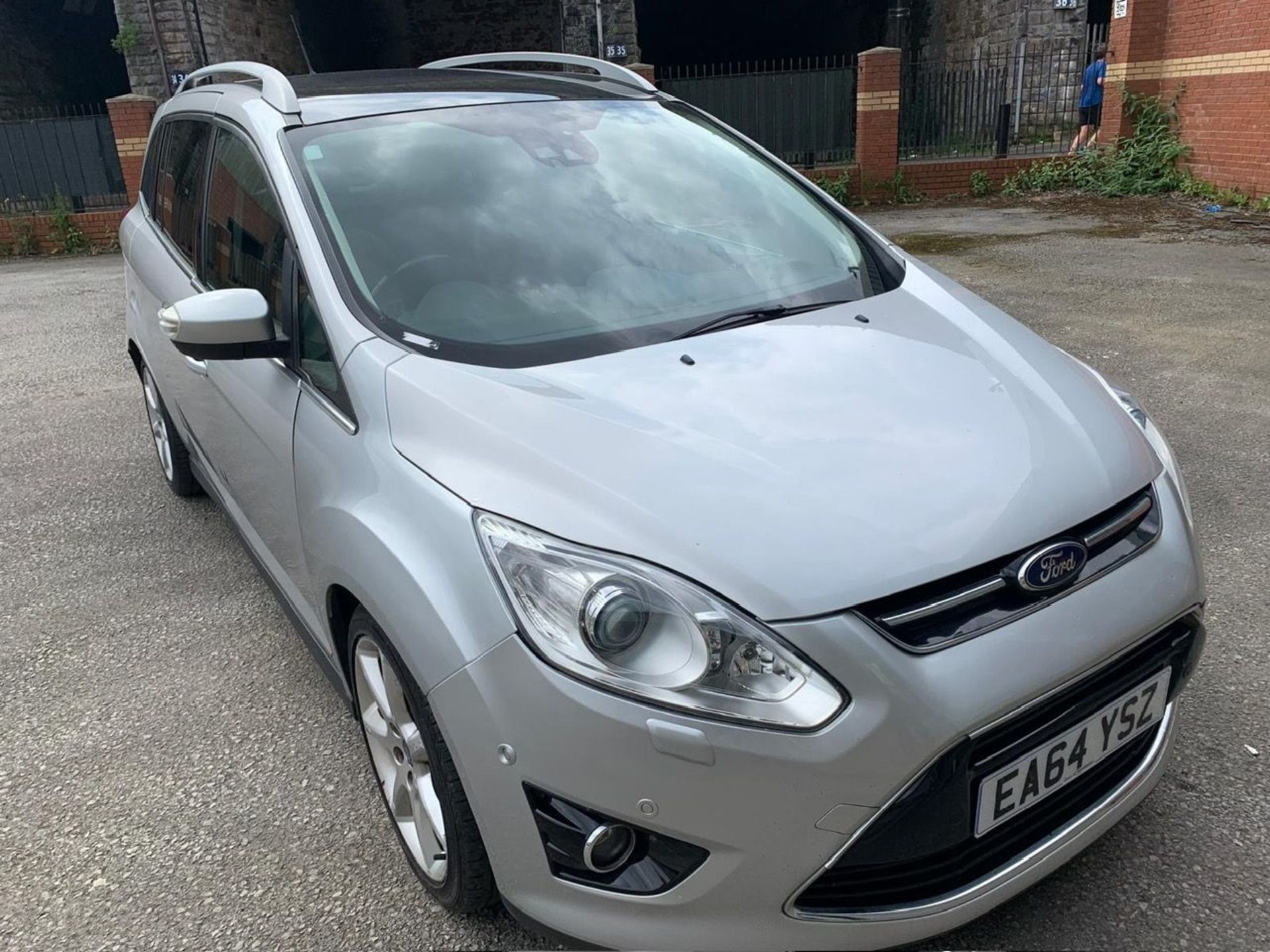 EA64 YSZ FORD GRAND C-MAX Silver Diesel First Registration: 12.11.14 Mot: 09.08.24 Mileage: 150,