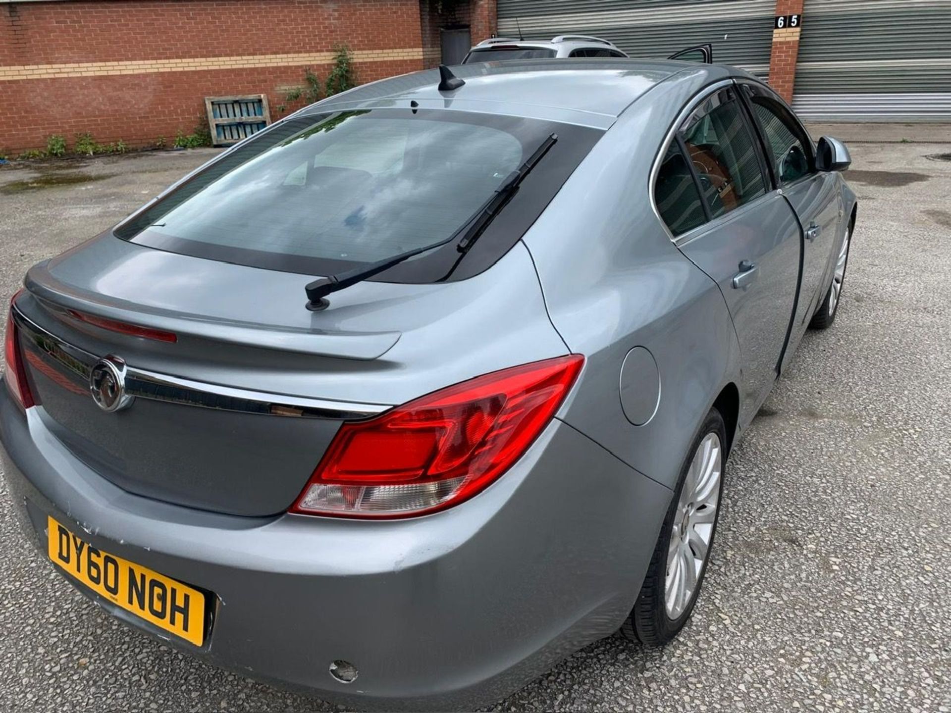 DY60 NOH VAUXHALL INSIGNIA Silver Diesel First Registration: 21.09.10 Mot: 23.01.25 Mileage: 122,856 - Image 5 of 10