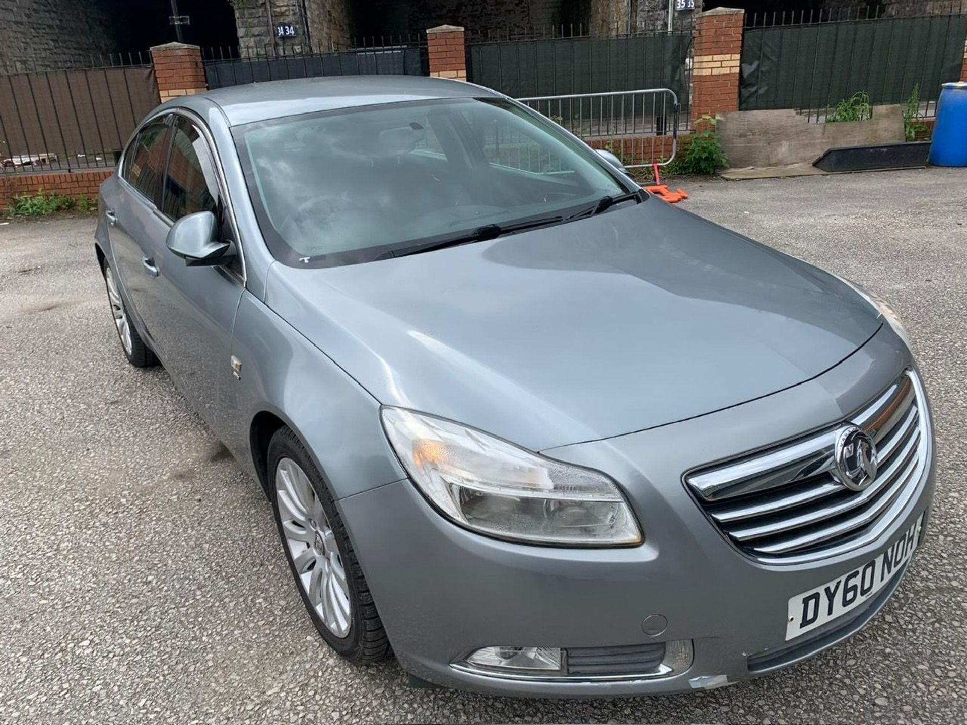 DY60 NOH VAUXHALL INSIGNIA Silver Diesel First Registration: 21.09.10 Mot: 23.01.25 Mileage: 122,856 - Image 2 of 10