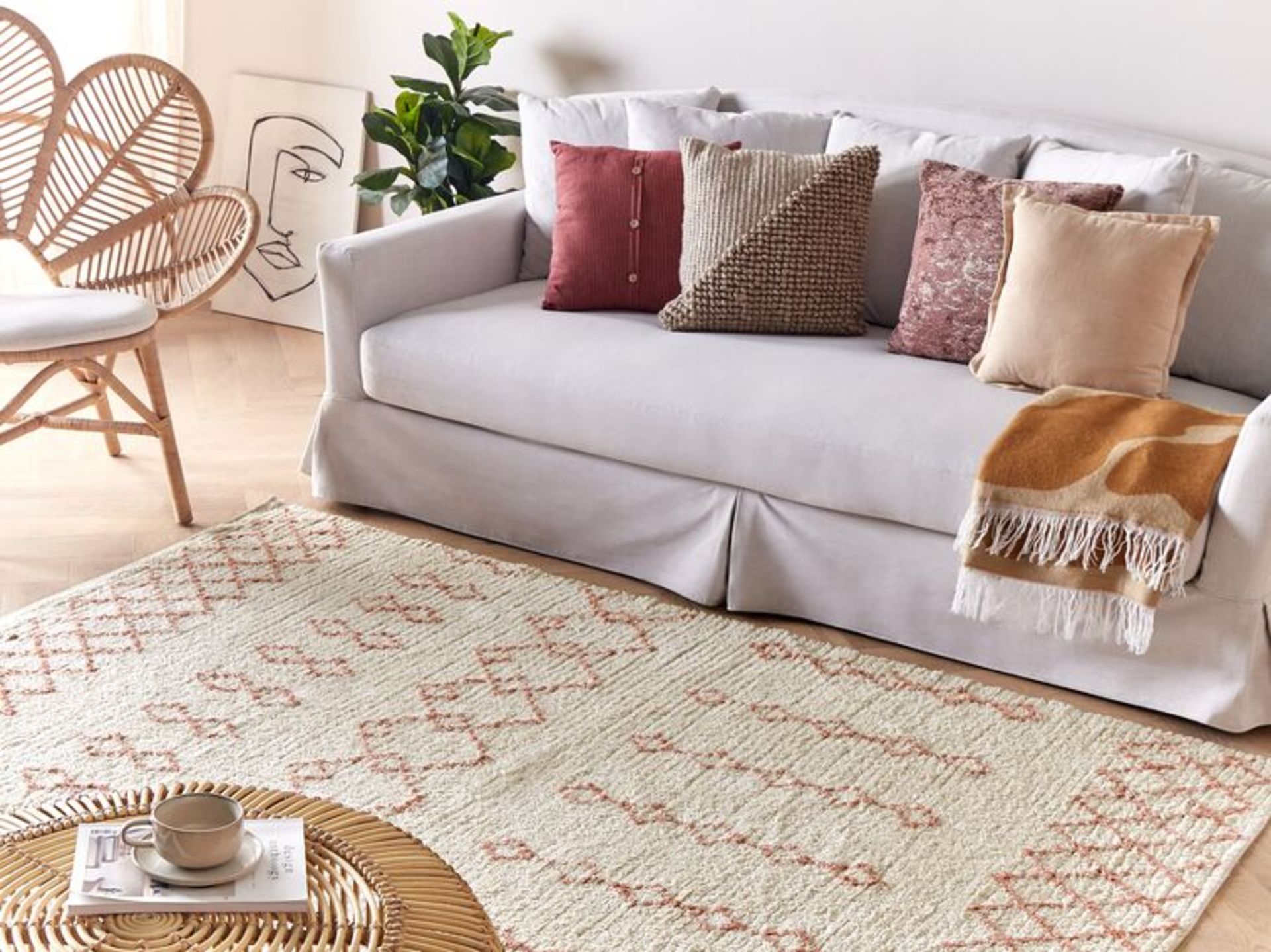 Buxar Cotton Area Rug 160 x 230 cm Beige and Pink. - R13a.11. RRP £189.99. Complete the look of