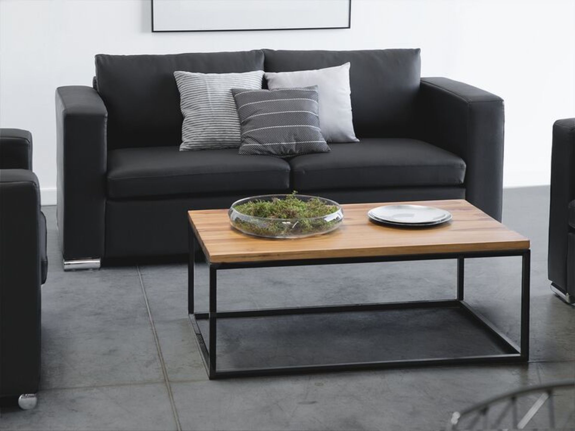 Helsinki 2 Seater Leather Sofa Black. - R14. RRP £739.99. An ultimate 2-seat leather sofa that - Image 2 of 2