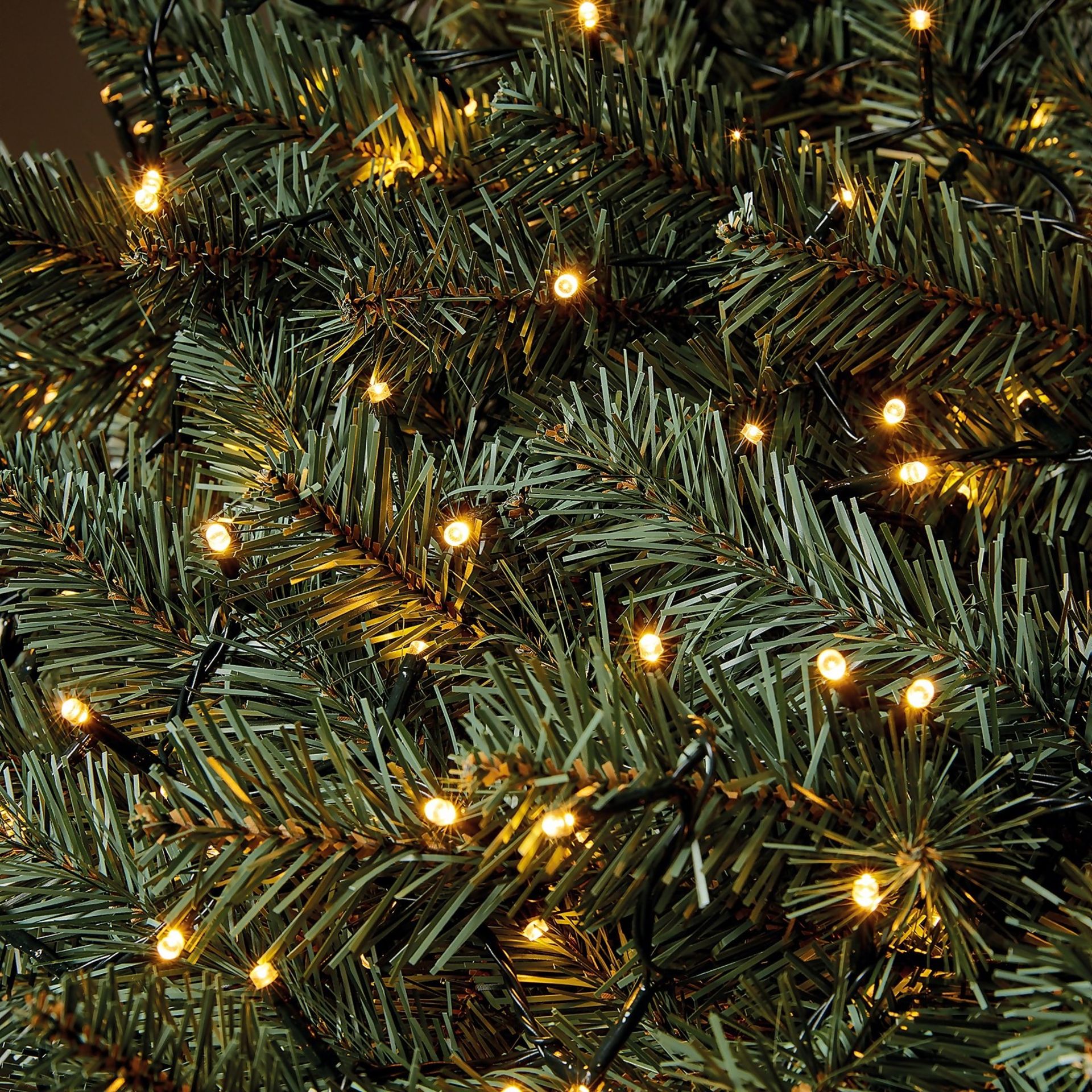 1000 LED Timer Compact String Christmas Tree Lights - Warm White - ER26