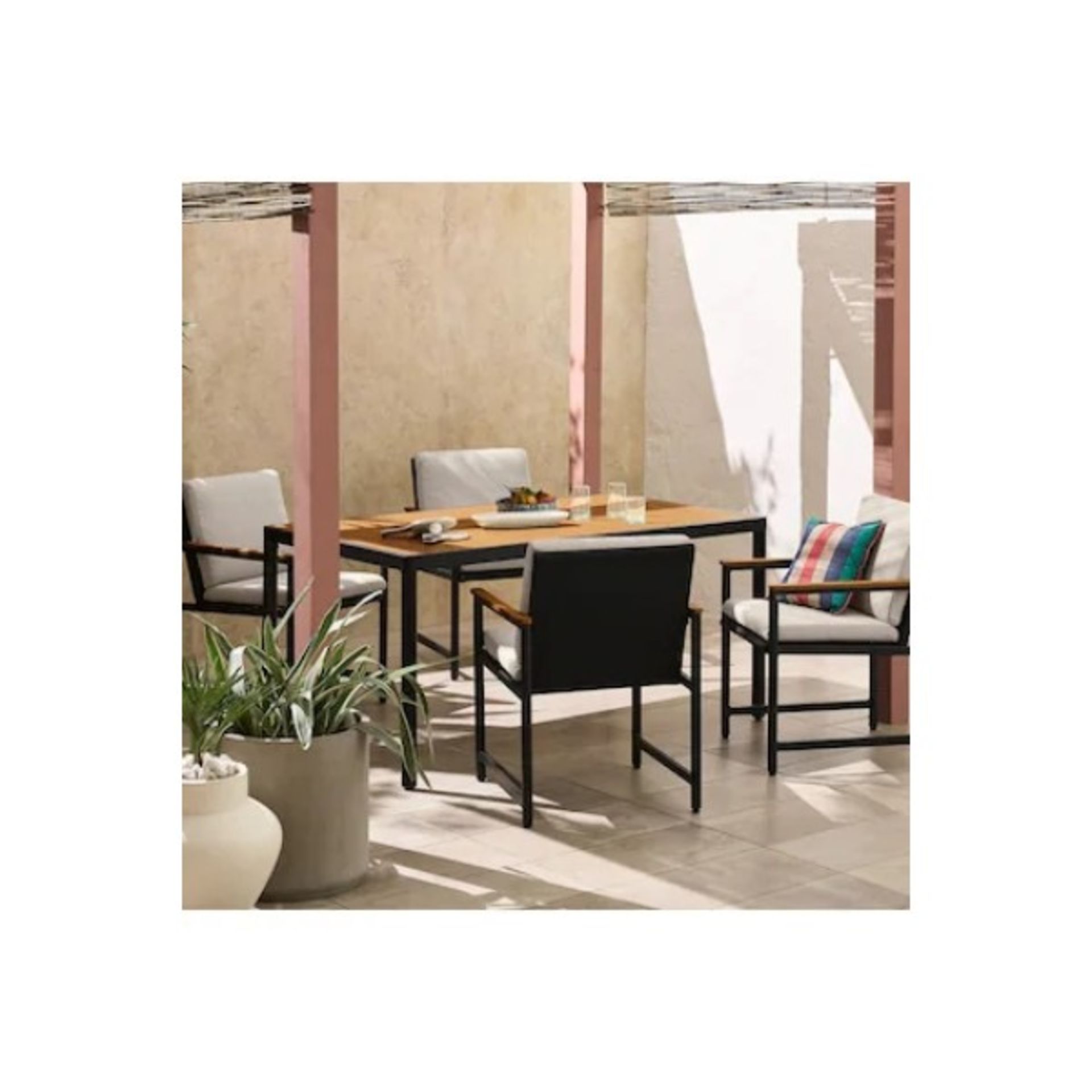 BRAND NEW Made.com Sassari Garden 4 Seater Dining Set. RRP £999.00. Aluminium Frame + PS Wood + - Bild 3 aus 3