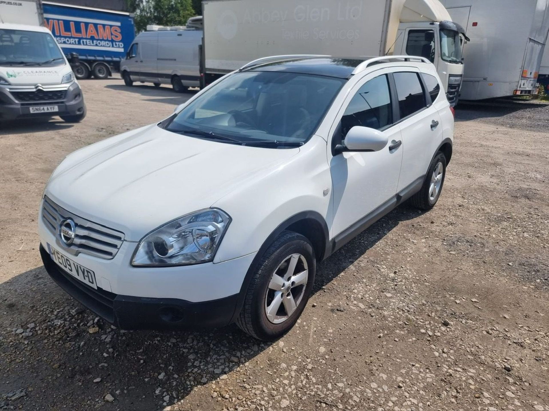 YE09 VYD NISSAN QASHQAI  WHITE DIESEL  MOT: 20.10.24 First Registration: 03.07.09 Mileage: 158,974 2 - Bild 5 aus 8