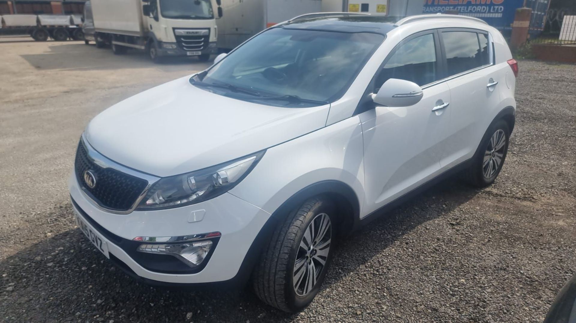 KW15 GVZ KIA SPORTAGE  White Diesel Mot: 05.02.25 First Registration: 28.05.15 Mileage: 136,650 2 - Image 3 of 8