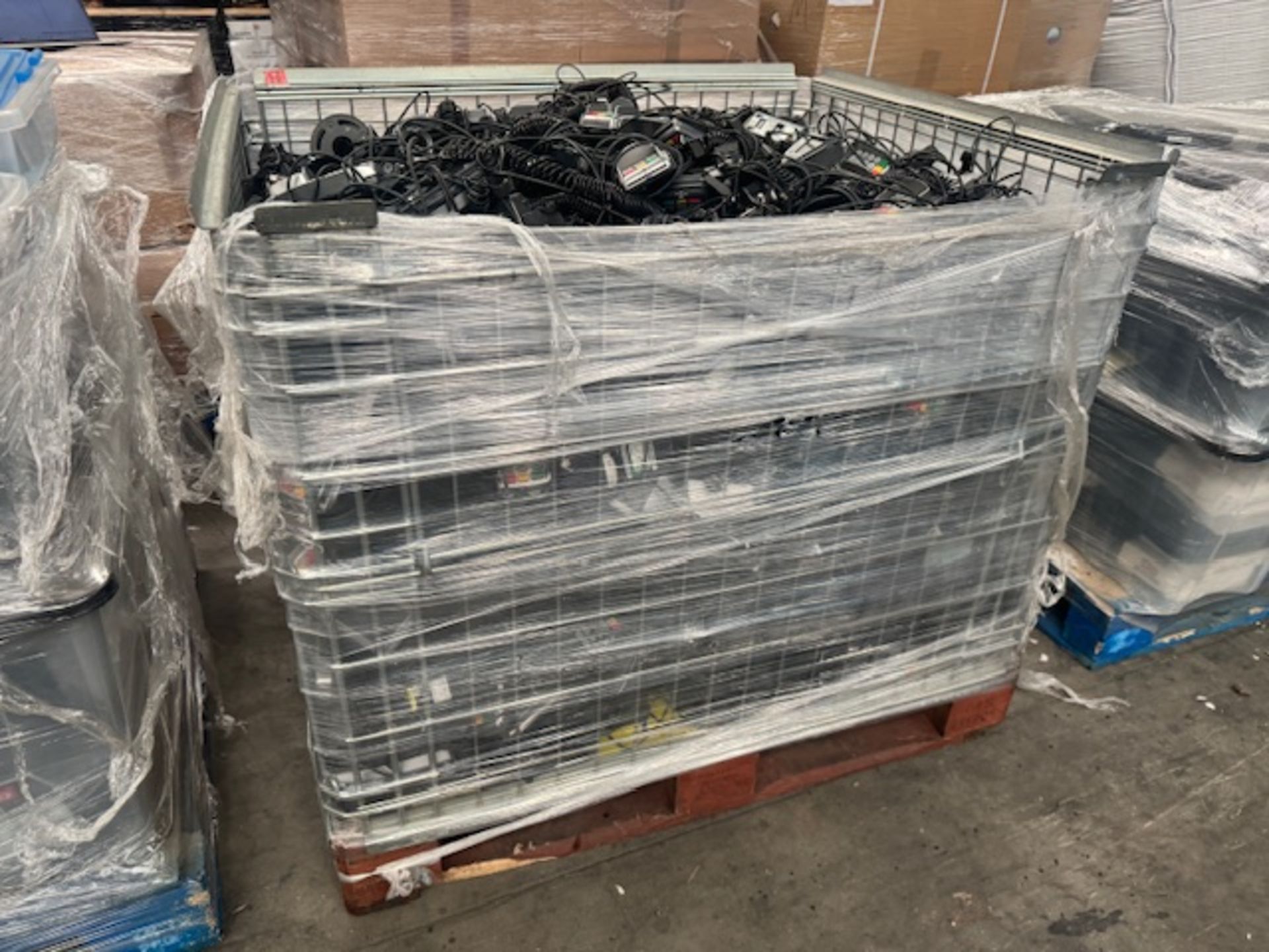 IT PALLET TO CONTAIN APPROX 800 X PDQ CARD MACHINES INCLUDING VERIFONE VX820 ETC - Image 2 of 2