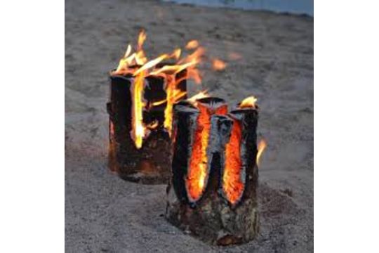 Trade Lot 20 x New Homefire Swedish Torch Logs. Are you looking to take your campfire experience - Image 3 of 3