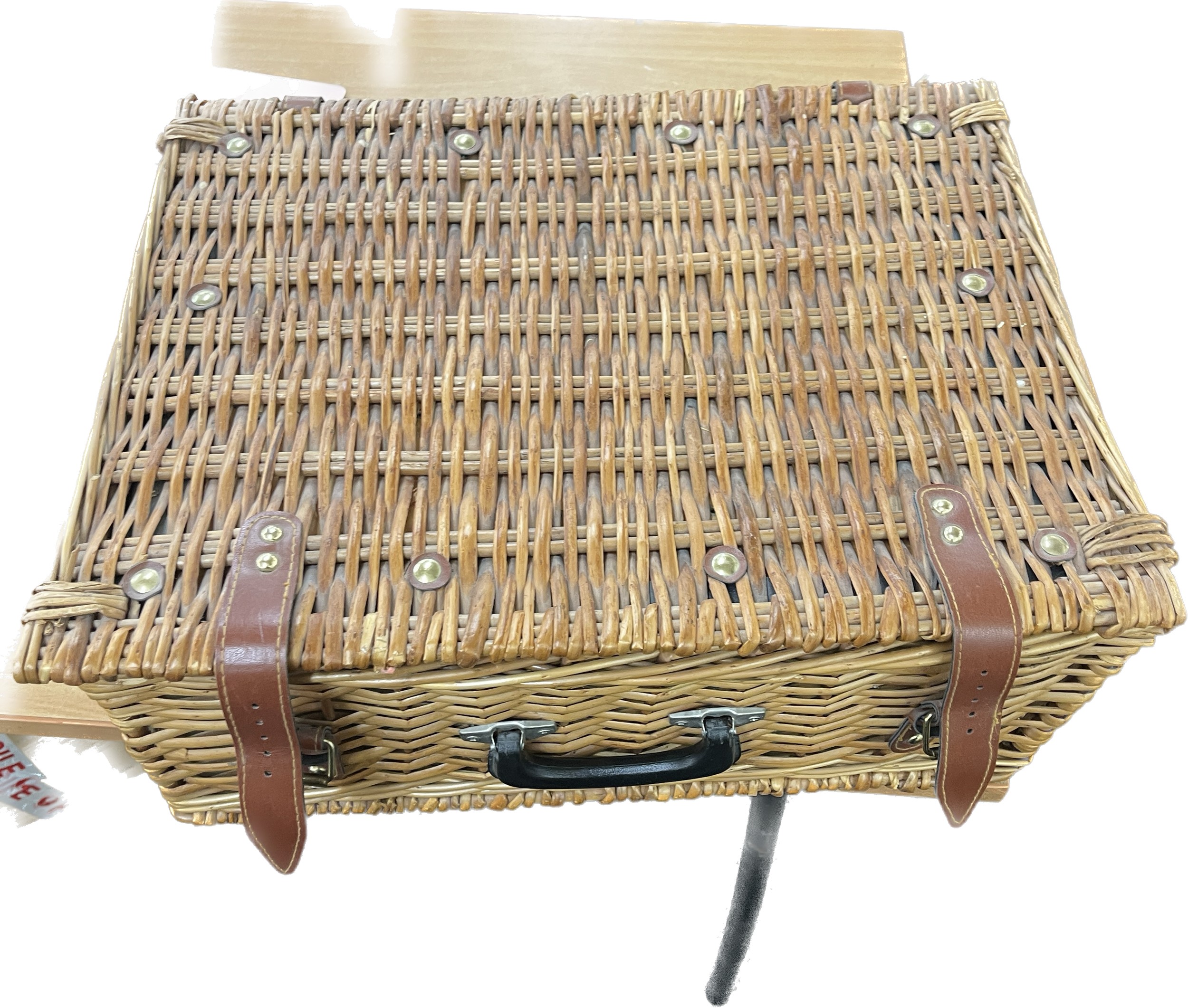 Wicker picnic baskets with contents - Image 2 of 2