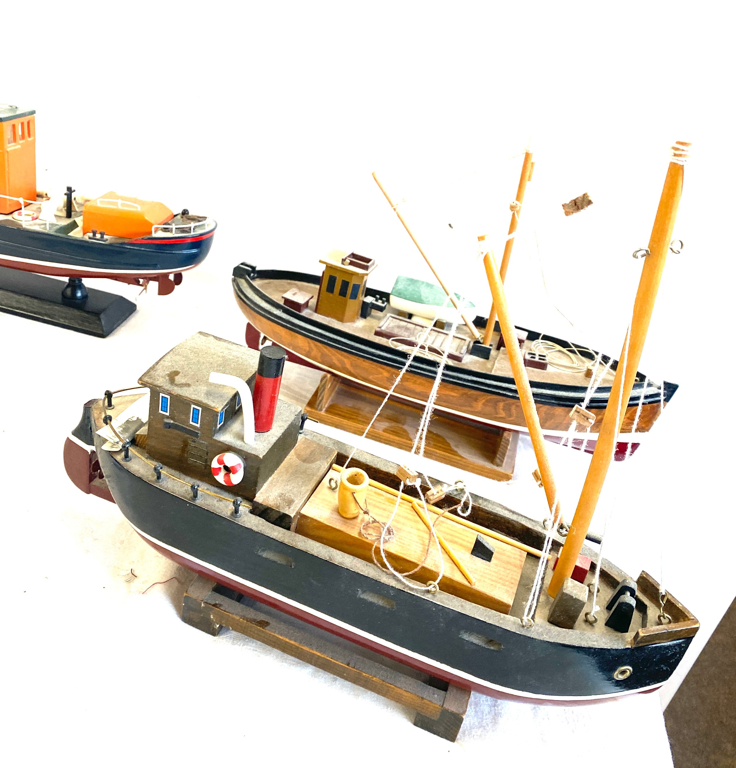 Selection of 4 galleon ship models - Image 3 of 3
