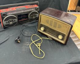 Two vintage radios one bakelite - untested