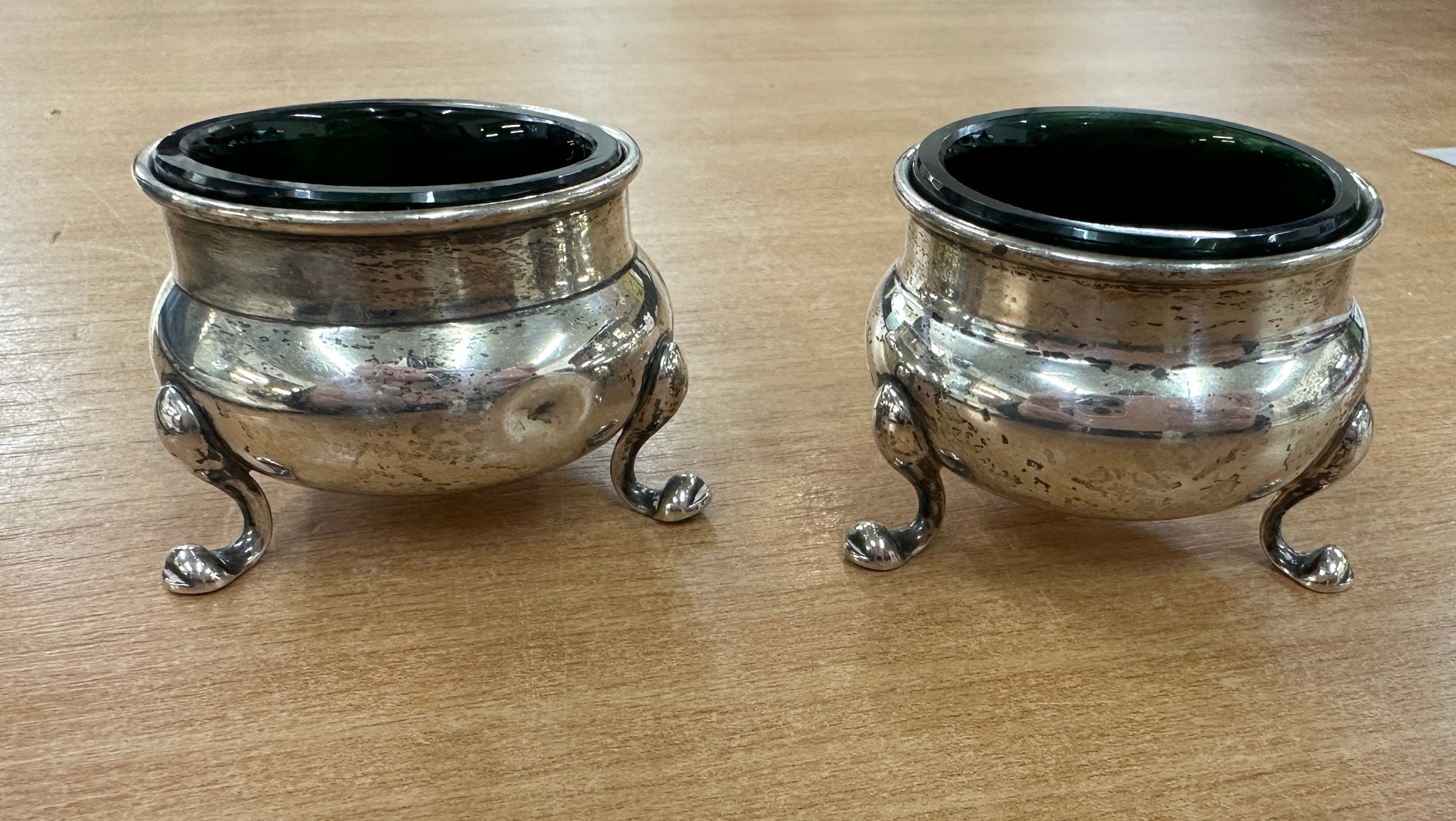 Two sterling silver salts with linens - Image 2 of 4