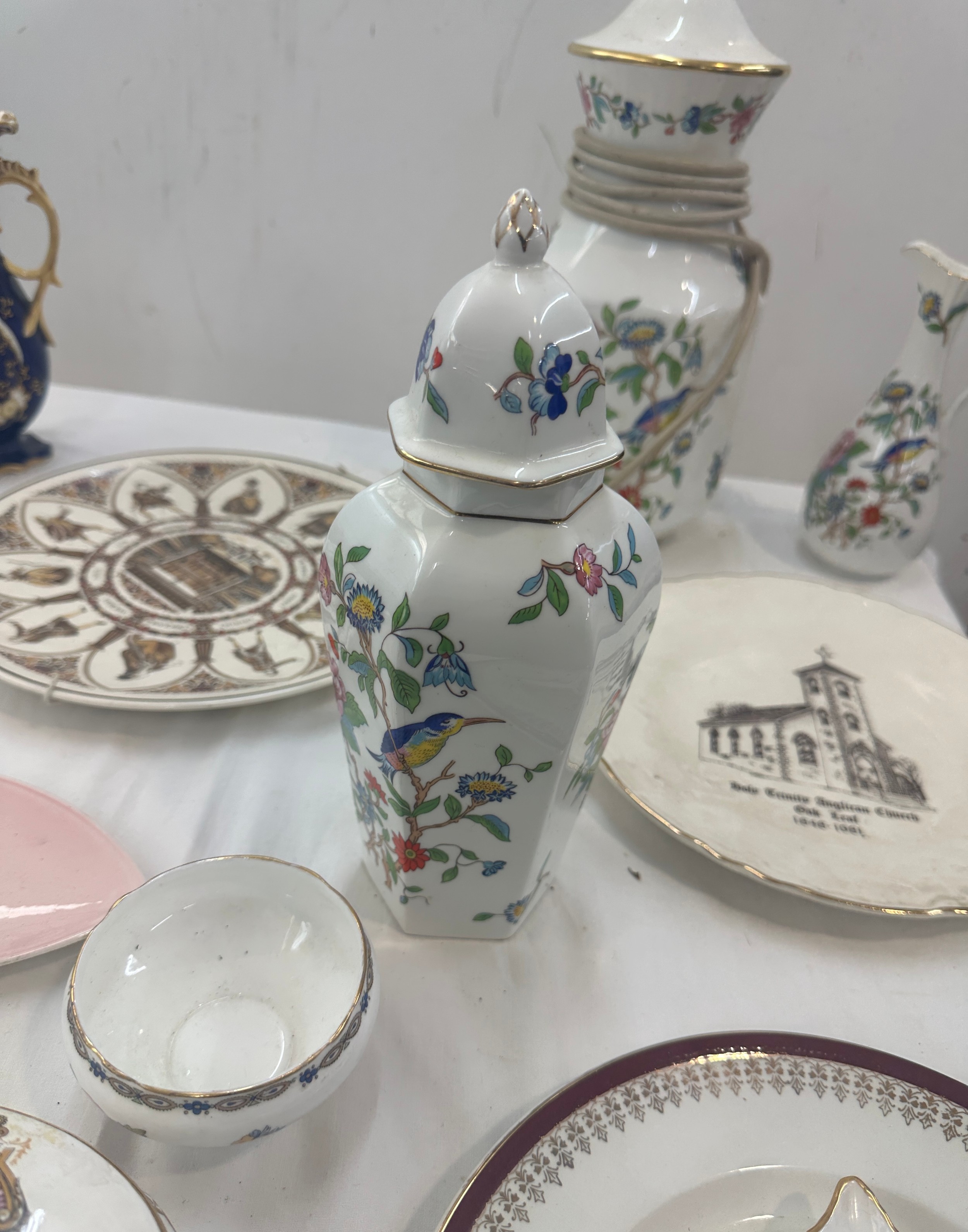 Box of assorted ceramics to include Aynsley, Carltonware etc - Bild 5 aus 8
