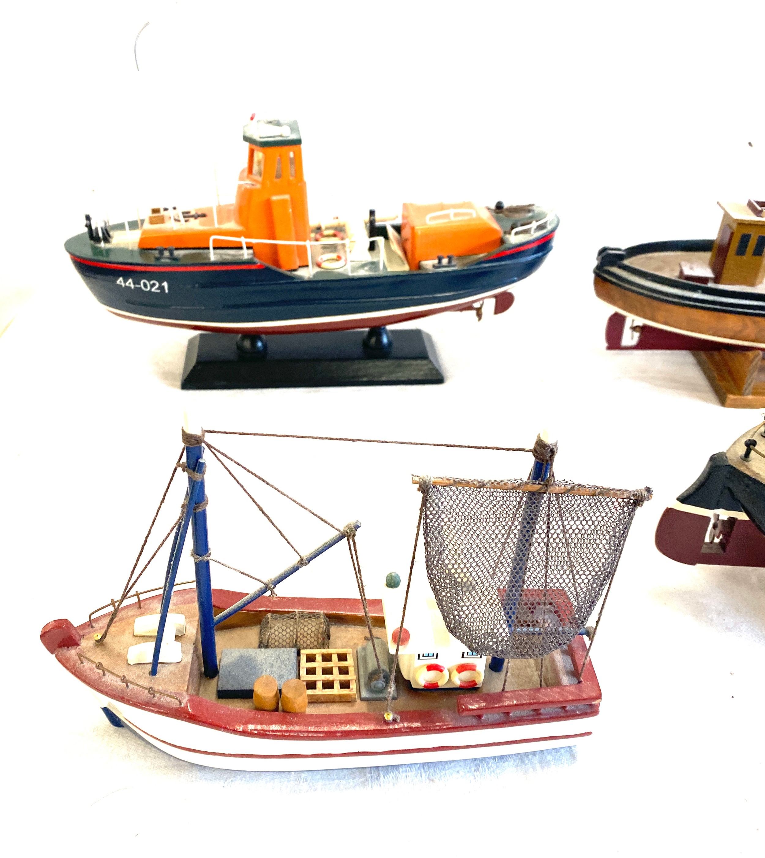 Selection of 4 galleon ship models - Image 2 of 3