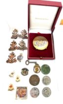 Selection of collectors items to include boys bridage badges, tokens, coins etc