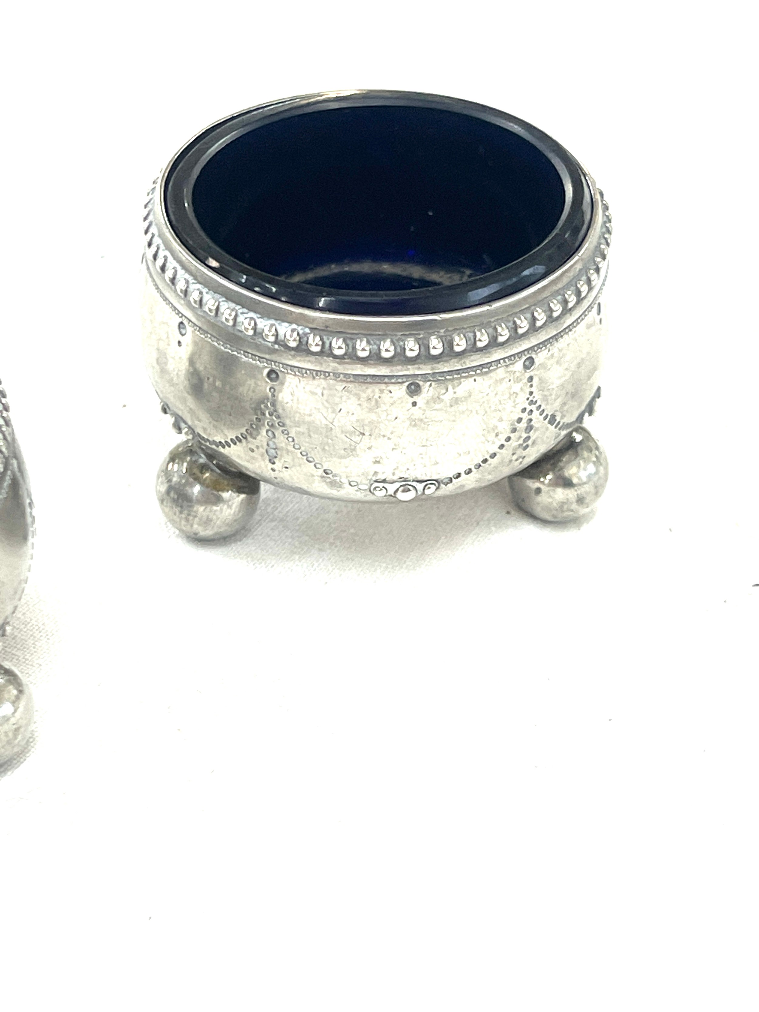 Pair of silver salts makers mark WE with glass liners, total weight 60.88 grams - Image 3 of 5