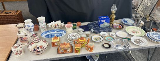 Selection of collectables to include Royal Worcester, Masons etc