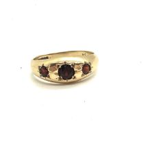 9ct gold and garnet dress ring, ring size T/U, approximate weight 3.4g