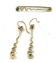 9ct gold Stephanie Johnson earrings and brooch 2.2grams