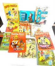 Selection of vintage annuals includes sooty, rupert etc