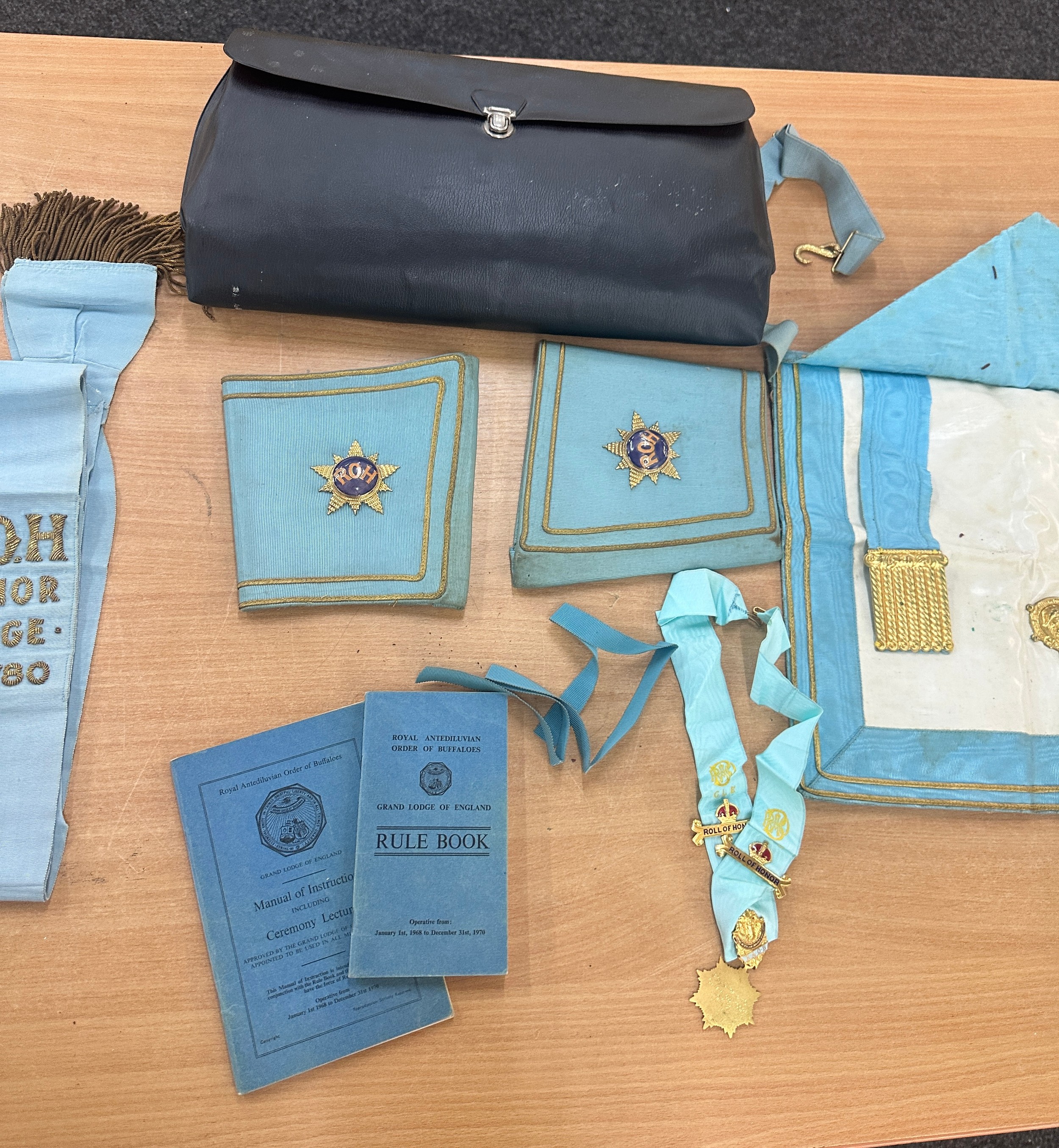Large selection of assorted masonic items includes aprons etc - Image 3 of 4