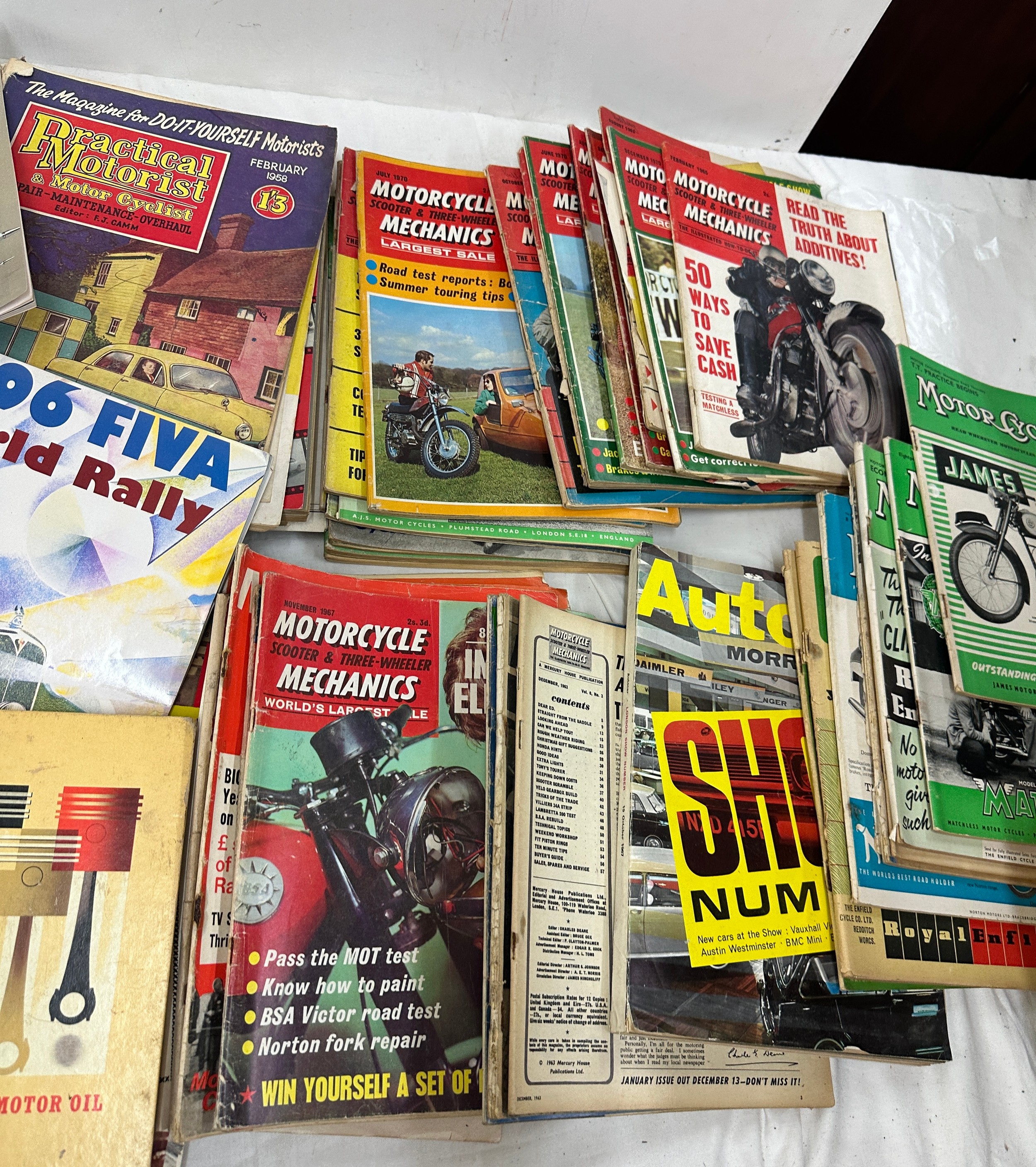 Large selection of vintage car books/ magazines includes motor magazines etc - Image 4 of 4