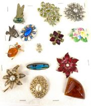 Selection vintage and later ladies costume brooches