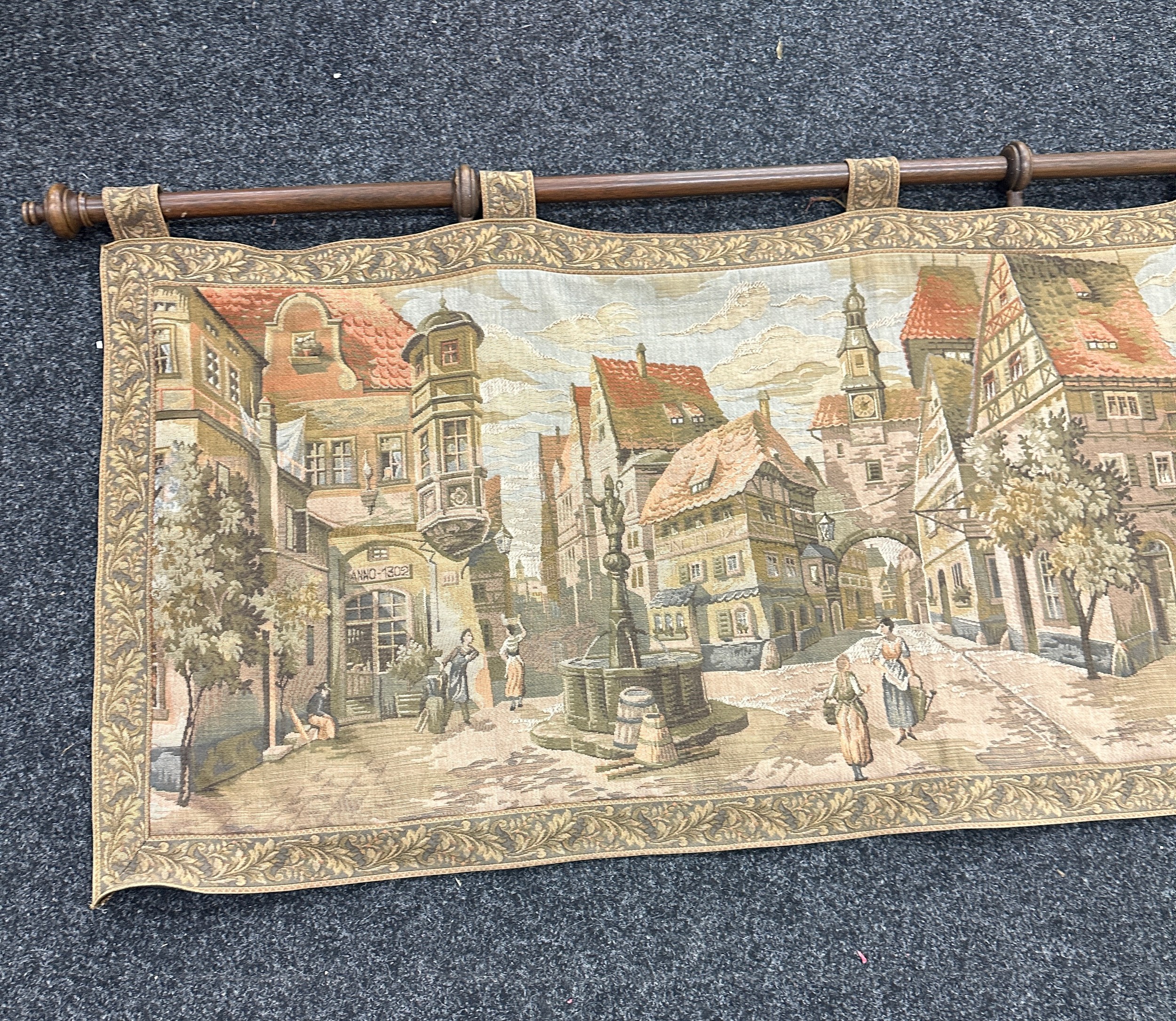Large wall hanging tapestry measures approximately 67 inches - Bild 2 aus 4