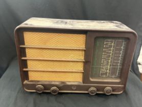 Vintage bakelite radio, untested