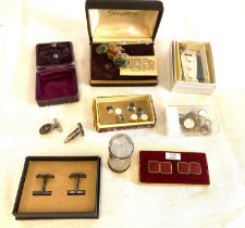 Tray of cufflinks etc