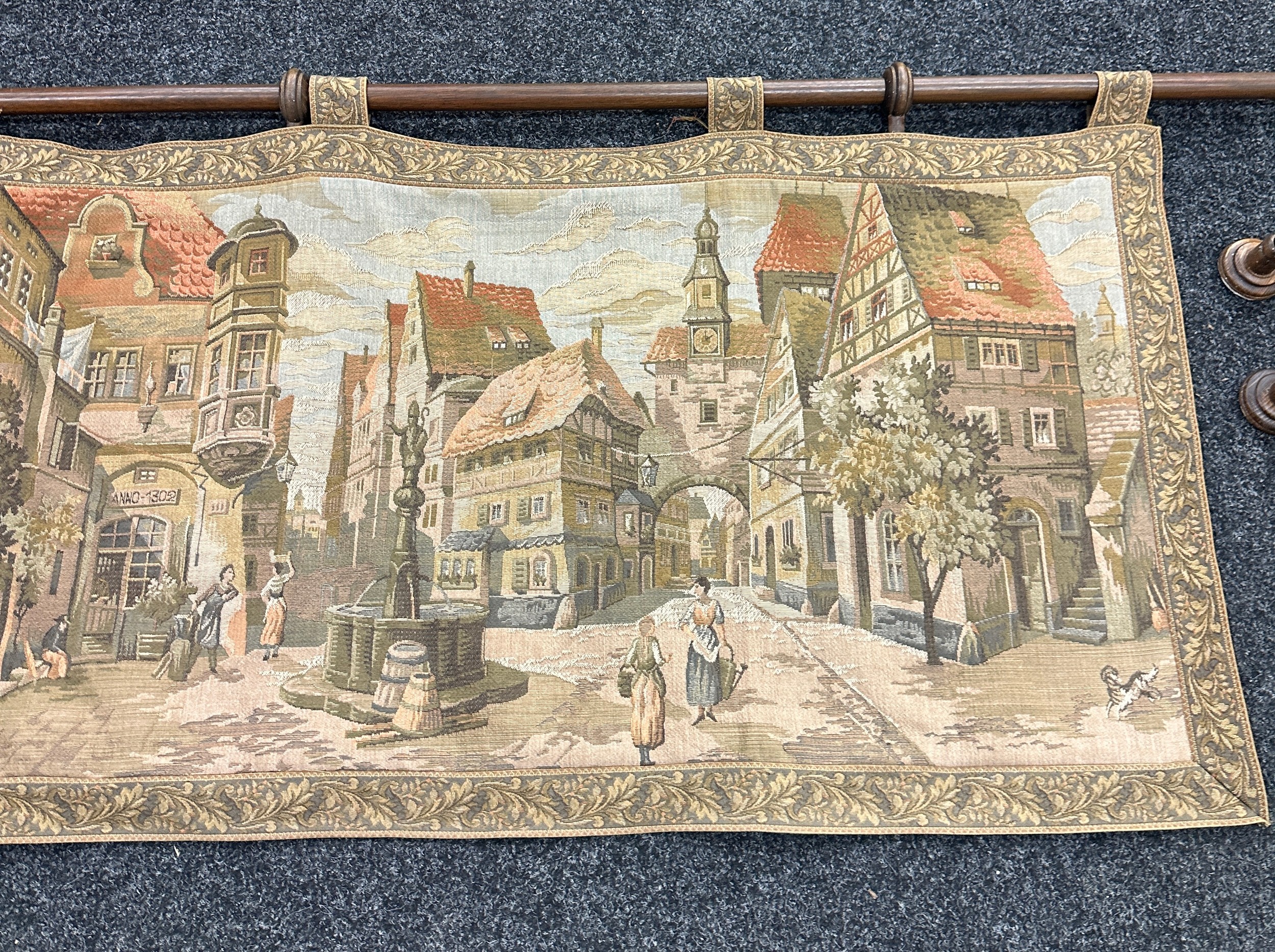 Large wall hanging tapestry measures approximately 67 inches - Bild 3 aus 4