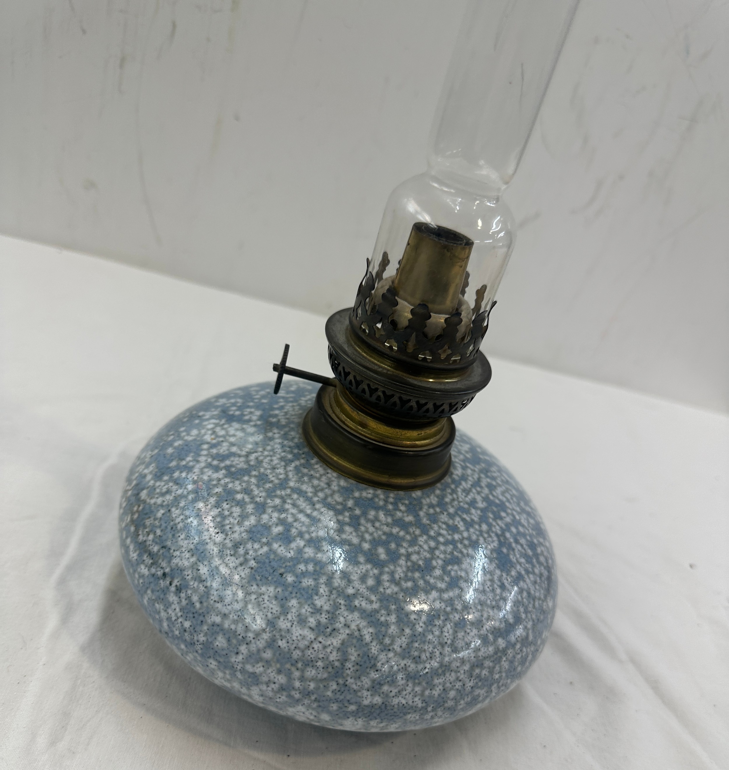 Vintage oil lamp and funnel, height including funnel 17 inches tall - Bild 2 aus 4