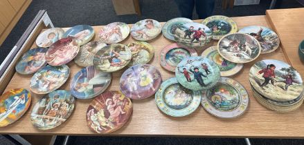 Selection of collectors plates includes wedgwood etc