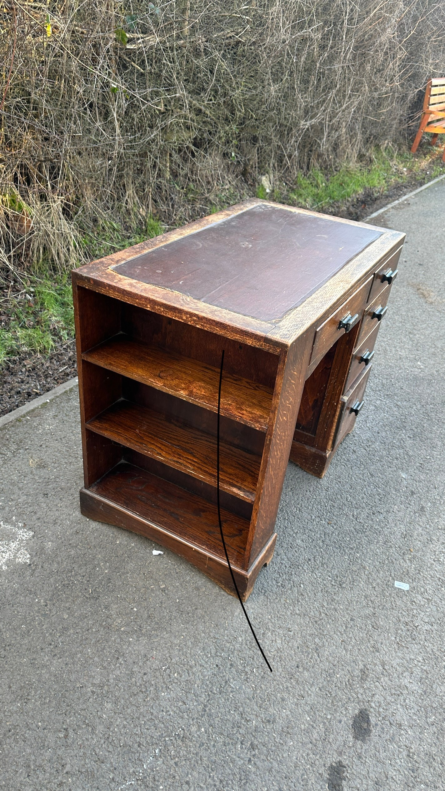 Oak deco five drawer leather topped desk with bookcase to the side measures 30 inches tall 36 inches - Bild 5 aus 5