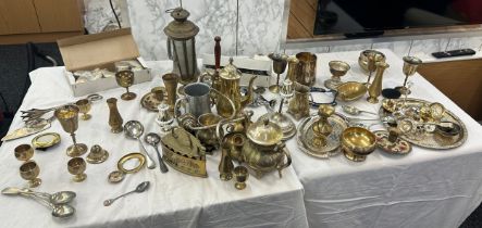 Selection of metalware to include brass, EPNS etc