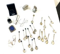 Selection of silver plated small collectables to include lighter, glasses, coffee bean spoons to