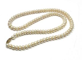 14ct gold clasp pearl necklace measures approx 52cm long weight 36g