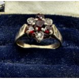 9ct gold diamond & garnet floral cluster ring (2.6g)