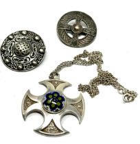 A selection of Scottish silver jewellery including a pendant necklace by Caithness glass (37g)