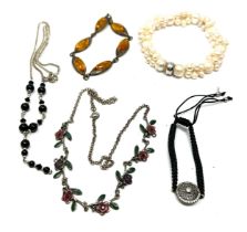 Selection of silver jewellery inc necklaces & thomas sabo amber etc weight 65g
