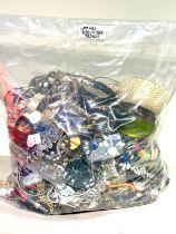 10kg UNSORTED COSTUME JEWELLERY inc. Bangles, Necklaces, Rings, Earrings.