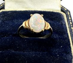 9ct gold opal single stone ring (2g)